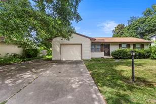 2306 Belmore Dr, Champaign, IL 61821 - Photo 2