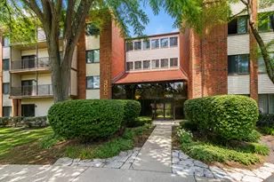 3050 Pheasant Creek Dr, Northbrook, IL 60062 - Photo 1