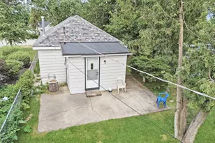 4919 Parkview Dr, McCullom Lake, IL 60050 - Photo 2