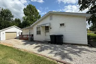 506 N Indiana Ave, Salem, IL 62881 - Photo 20