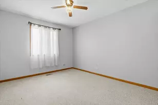 600 Bridgeport Pl, Wheeling, IL 60090 - Photo 12