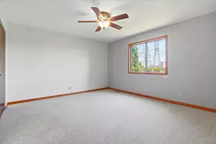 600 Bridgeport Pl, Wheeling, IL 60090 - Photo 8