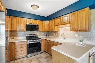 600 Bridgeport Pl, Wheeling, IL 60090 - Photo 4