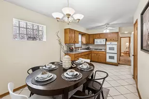 7265 W Summerdale Ave, Chicago, IL 60656 - Photo 4