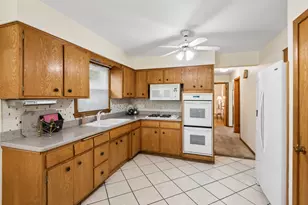 7265 W Summerdale Ave, Chicago, IL 60656 - Photo 6