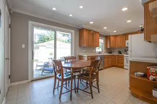 519 Dawes St, Libertyville, IL 60048 - Photo 8