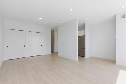 948 W Sunnyside Avenue #205, Chicago, IL 60640 - Photo 8