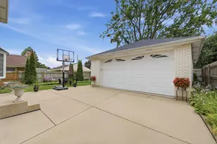 7806 N Octavia Ave, Niles, IL 60714 - Photo 38
