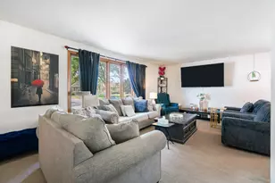 11033 Parkside Ave, Chicago Ridge, IL 60415 - Photo 4