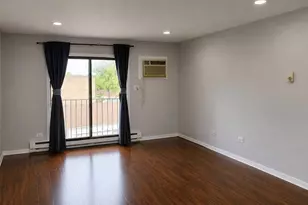 182 S Waters Edge Dr, Glendale Heights, IL 60139 - Photo 2