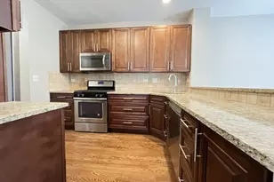 589 Fox Ridge Dr, Fox Lake, IL 60020 - Photo 2