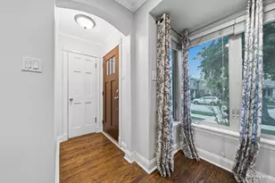 10444 S Troy St, Chicago, IL 60655 - Photo 4