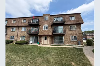 9428 Bay Colony Drive #1S, Des Plaines, IL 60016 - Photo 1