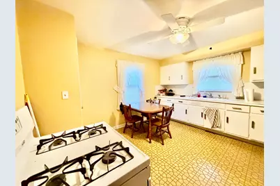 710 Saint Vincents Avenue, Peru, IL 61354 - Photo 12
