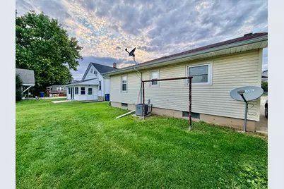 710 Saint Vincents Avenue, Peru, IL 61354 - Photo 16