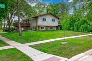 501 Lafayette Ln, Hoffman Estates, IL 60169 - Photo 2