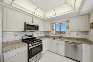 545 S River Rd, Des Plaines, IL 60016 - Photo 12