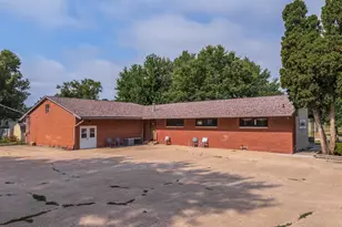 420 W Bennett St, Pontiac, IL 61764 - Photo 2