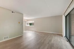 9837 Treetop Dr, Orland Park, IL 60462 - Photo 2
