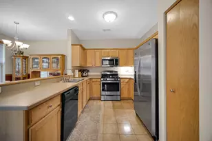 1580 Millbrook Dr, Algonquin, IL 60102 - Photo 8