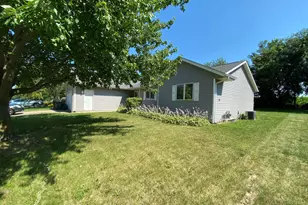 501 Hawkins Dr, Winnebago, IL 61088 - Photo 2
