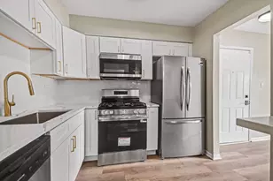 17975 Amherst Ct, Country Club Hills, IL 60478 - Photo 2