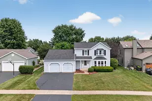 817 Montana Dr, Cary, IL 60013 - Photo 2