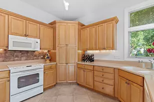 531 Vintage Dr, Lake in the Hills, IL 60156 - Photo 8