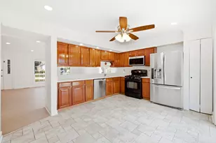 1320 Burns Dr, Elgin, IL 60120 - Photo 10
