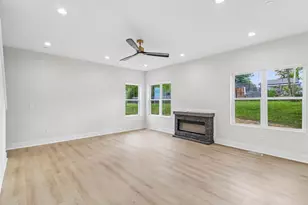 1081 Northwestern Ave, Gurnee, IL 60031 - Photo 10