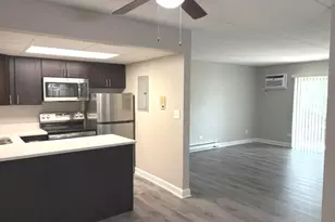 230 Springhill Dr, Roselle, IL 60172 - Photo 2