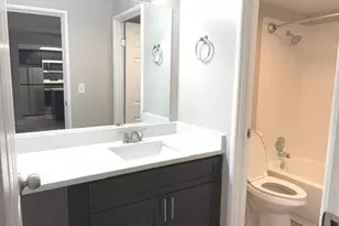 230 Springhill Dr, Roselle, IL 60172 - Photo 12