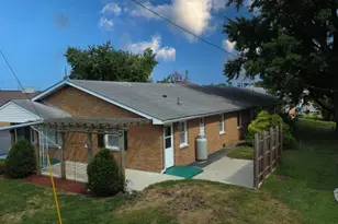 304 E Cherry St, Watseka, IL 60970 - Photo 4