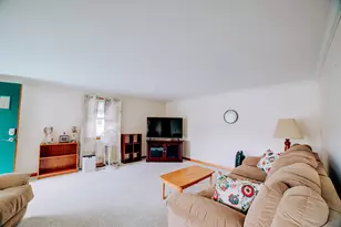 304 E Cherry St, Watseka, IL 60970 - Photo 6