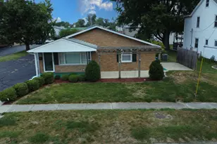 304 E Cherry St, Watseka, IL 60970 - Photo 2