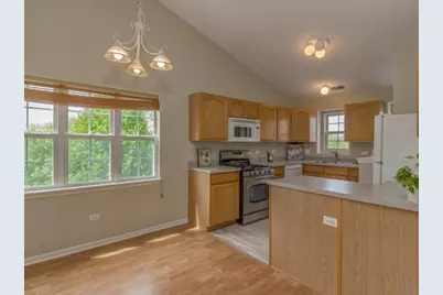 2607 Sheehan Court #201, Naperville, IL 60564 - Photo 4