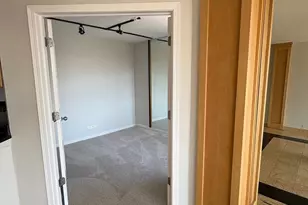 525 W Hawthorne Pl, Chicago, IL 60657 - Photo 6