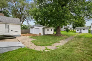 819 N Elm St, Kewanee, IL 61443 - Photo 12