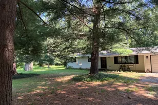 6130 E Deerfield Dr, Coal City, IL 60416 - Photo 2