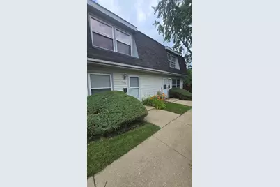 1688 Queensbury Circle #0, Hoffman Estates, IL 60169 - Photo 2