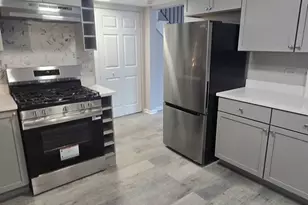1688 Queensbury Cir, Hoffman Estates, IL 60169 - Photo 6