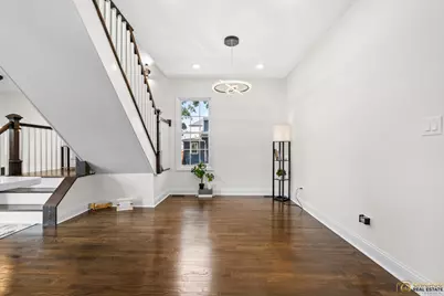 4656 N Leamington Avenue, Chicago, IL 60630 - Photo 8