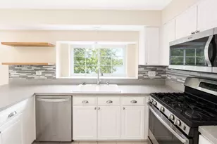 130 Park Ridge Ct, Aurora, IL 60504 - Photo 2