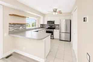 130 Park Ridge Ct, Aurora, IL 60504 - Photo 4