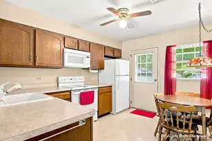7404 Crest Hill Ct, Fox Lake, IL 60020 - Photo 4