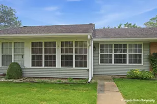 7404 Crest Hill Ct, Fox Lake, IL 60020 - Photo 2