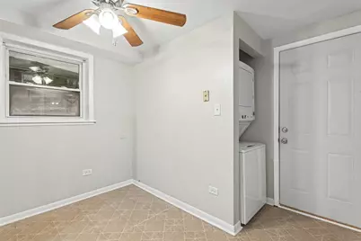 16W719 56th Place #1, Clarendon Hills, IL 60514 - Photo 8