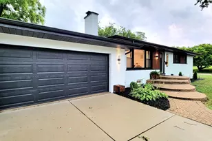 525 Bunning Dr, Downers Grove, IL 60516 - Photo 2