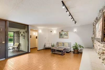 828 Graceland Avenue #502, Des Plaines, IL 60016 - Photo 2
