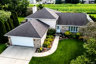 2770 Kingsway Ave, New Lenox, IL 60451 - Photo 2